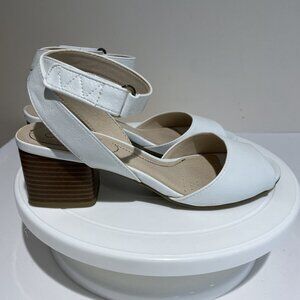 Life Stride Rosetta Ankle Strap Sandals Shoes Women's 6M White Comfort Classic